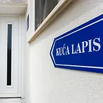 House Lapis Nyaraló