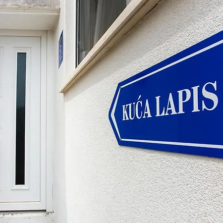 House Lapis Holiday home